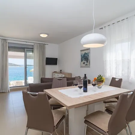 Semesterbostad House Slobodna *